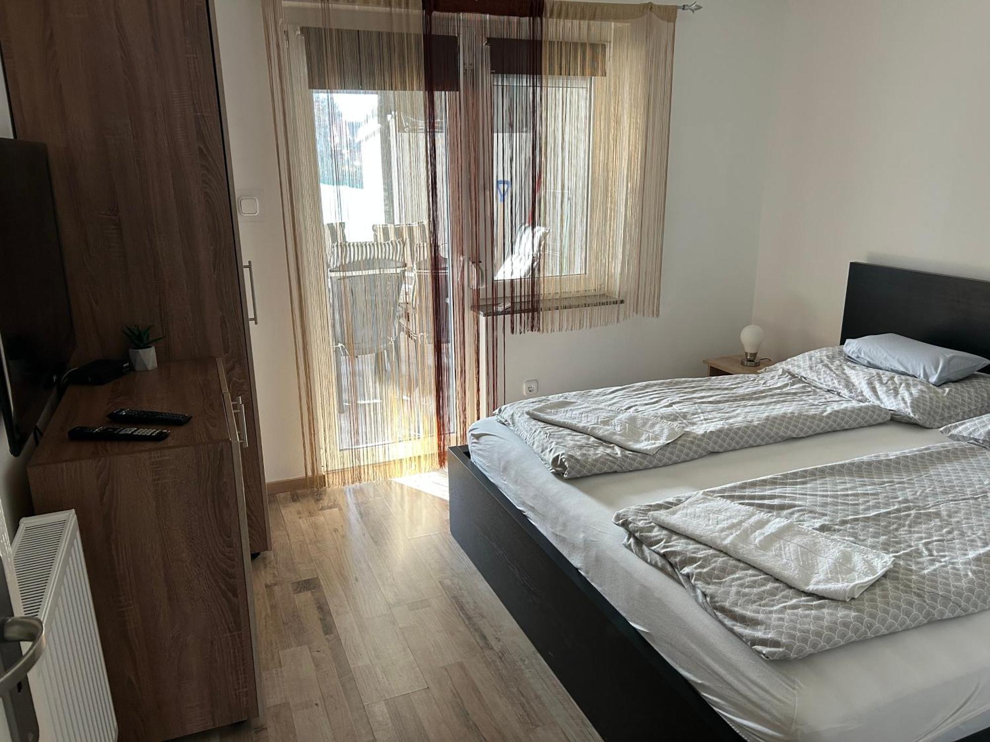 Komo Apartment Bük Exteriör bild